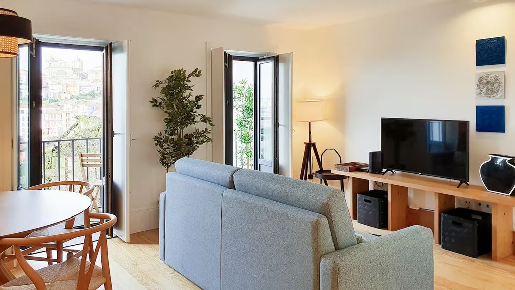 Great Flat & View in Historic Porto by LovelyStay