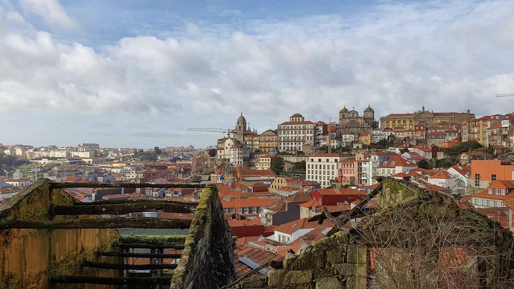 Great Flat & View in Historic Porto by LovelyStay