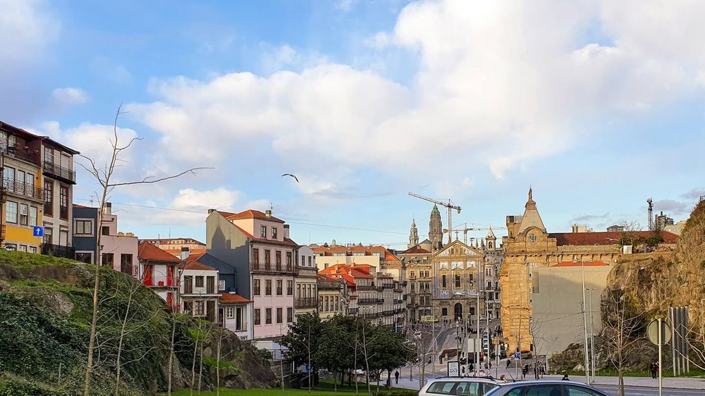 Great Flat & View in Historic Porto by LovelyStay