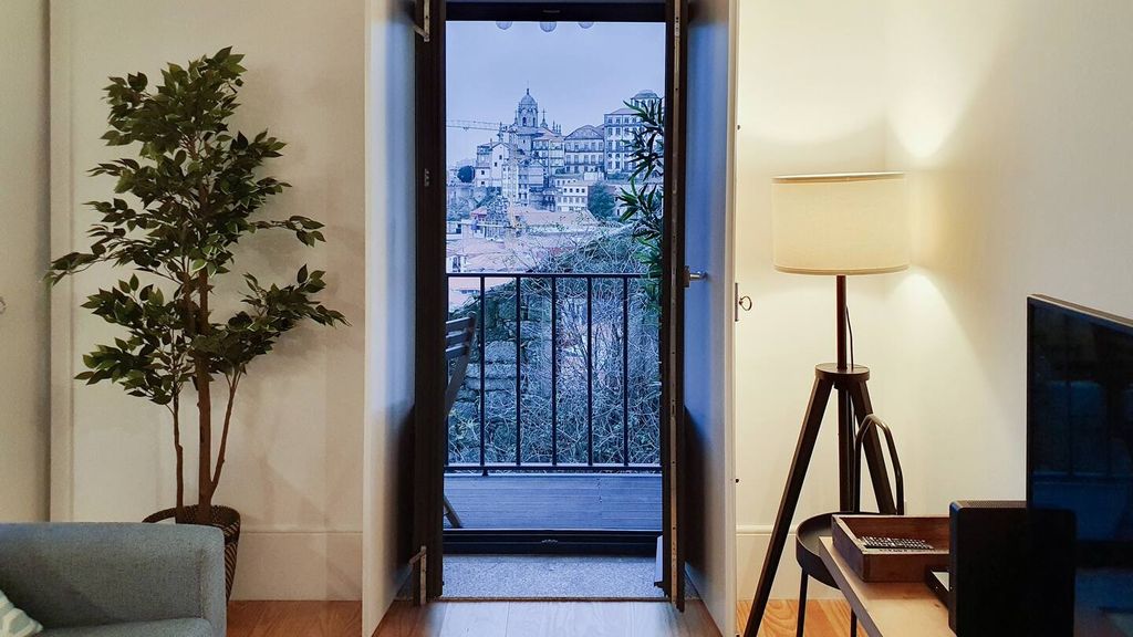 Great Flat & View in Historic Porto by LovelyStay
