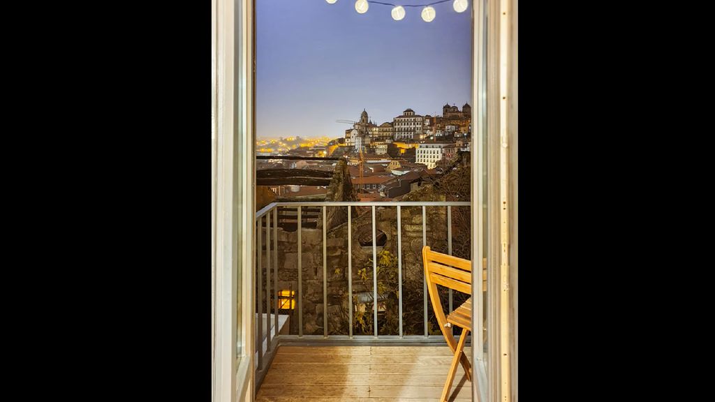 Great Flat & View in Historic Porto by LovelyStay
