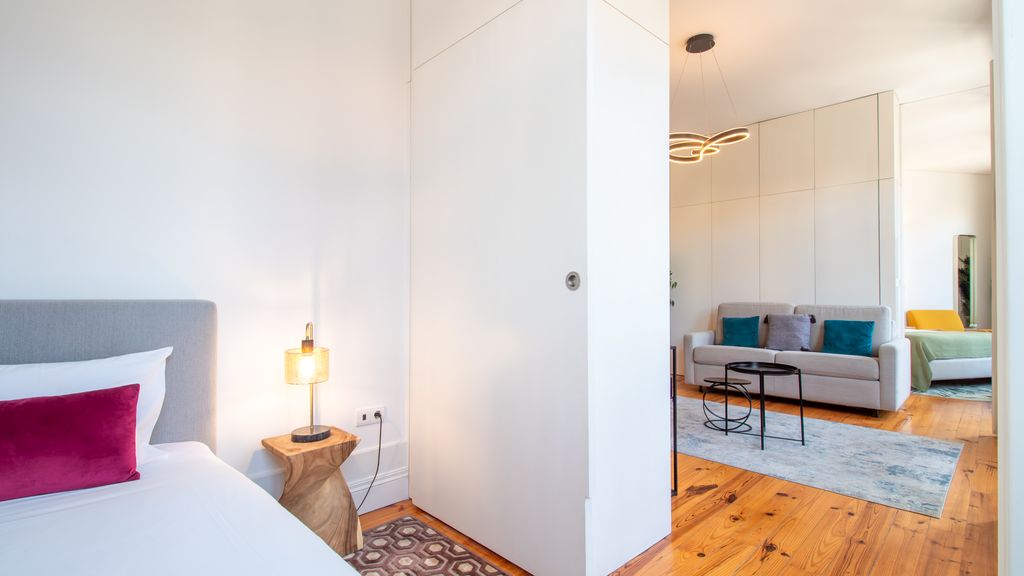 Bright Flat few steps to Aliados Av by LovelyStay