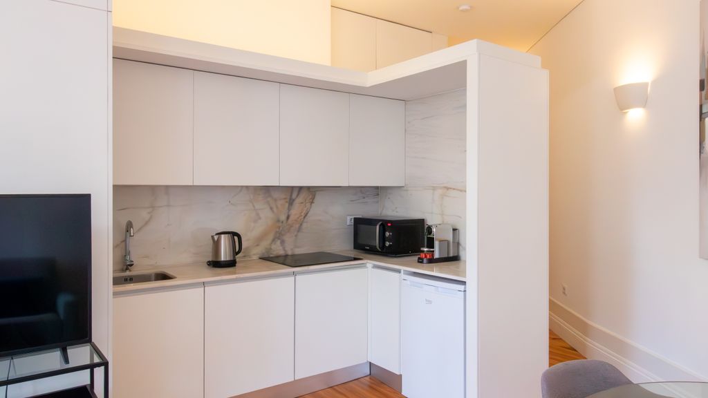 Bright Flat few steps to Aliados Av by LovelyStay