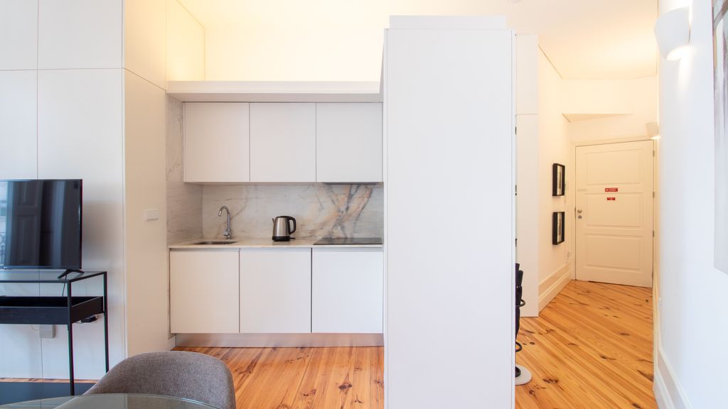 Bright Flat few steps to Aliados Av by LovelyStay