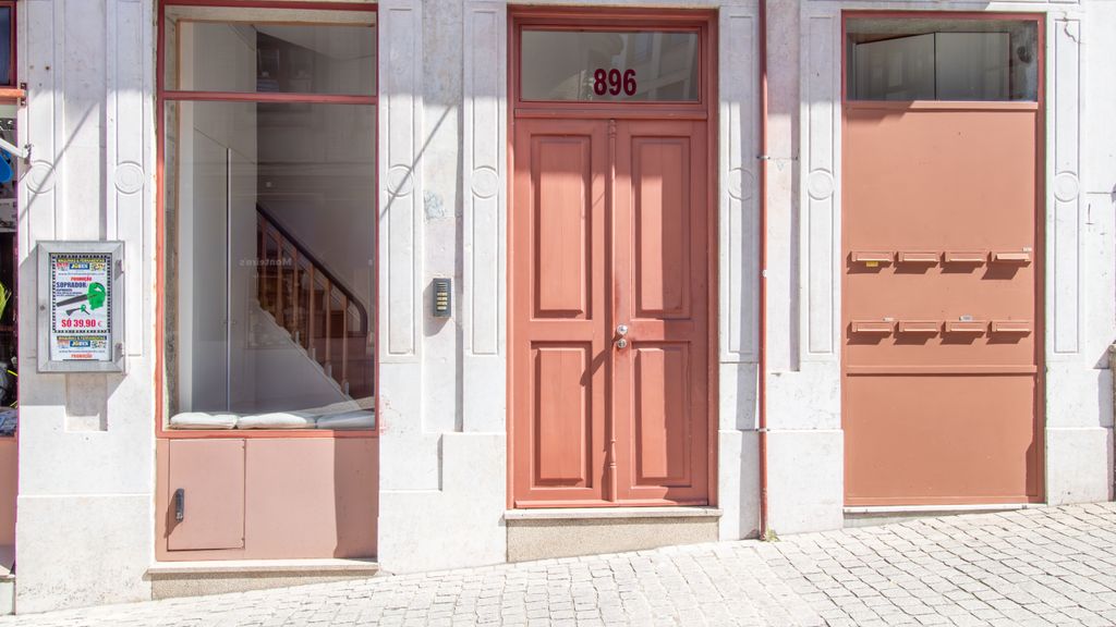 Bright Flat few steps to Aliados Av by LovelyStay