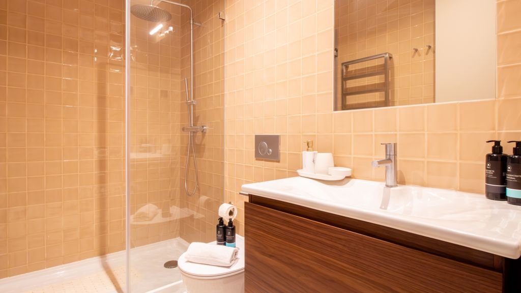 Catarina 392 | Urban 1BR by LovelyStay