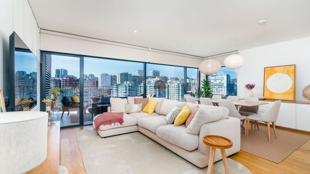 Miraflores Modern Apt w/ Balcony by LovelyStay