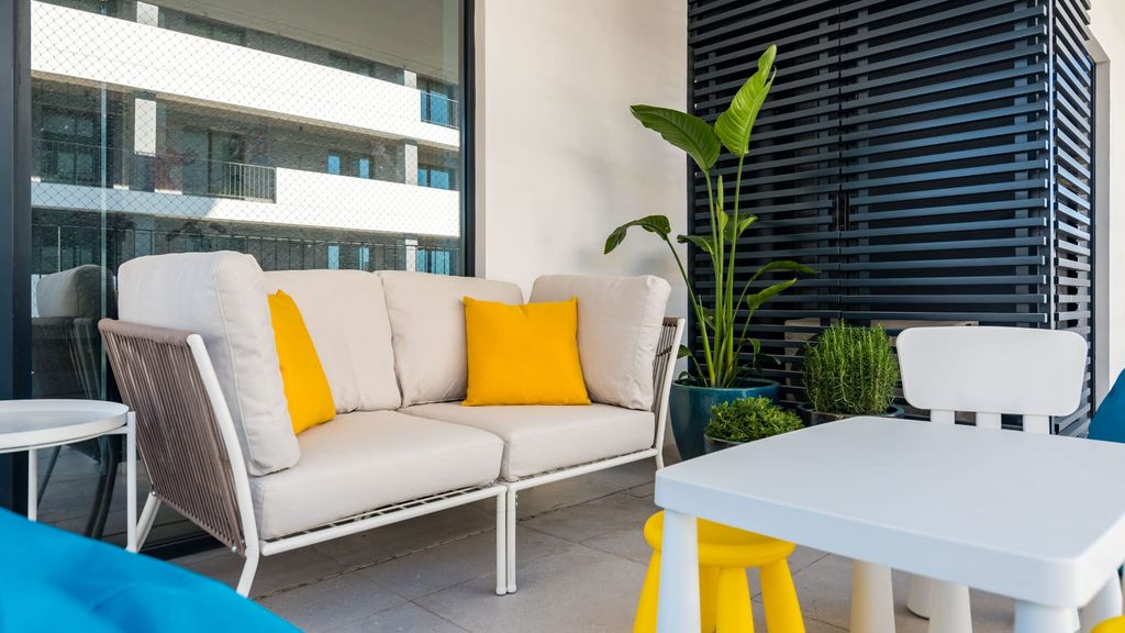 Miraflores Modern Apt w/ Balcony by LovelyStay