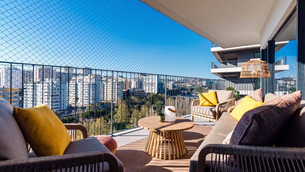 Miraflores Modern Apt w/ Balcony by LovelyStay
