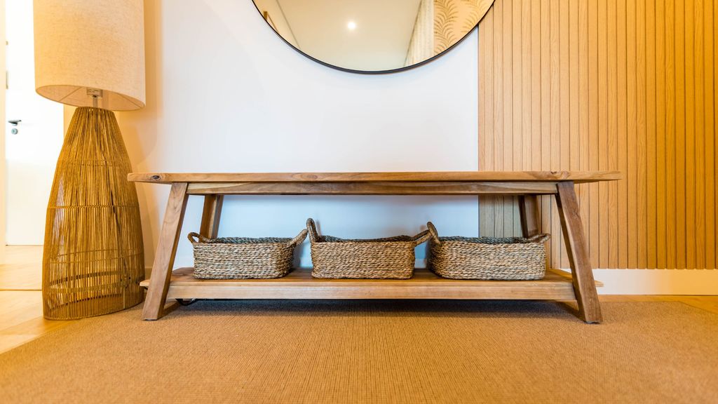 Miraflores Modern Apt w/ Balcony by LovelyStay