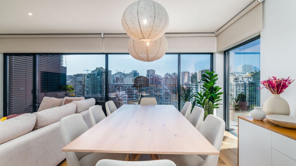Miraflores Modern Apt w/ Balcony by LovelyStay