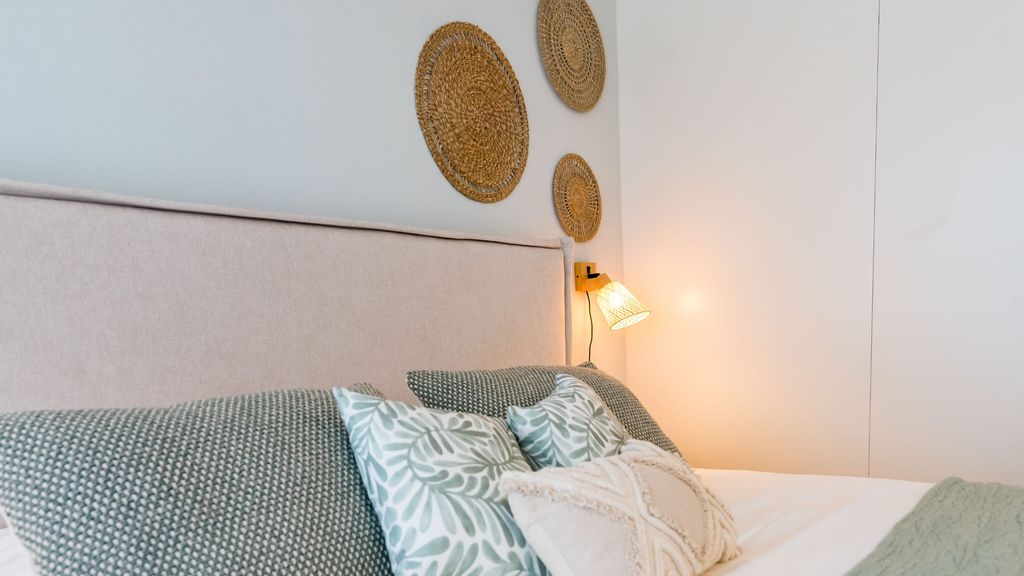 Miraflores Modern Apt w/ Balcony by LovelyStay