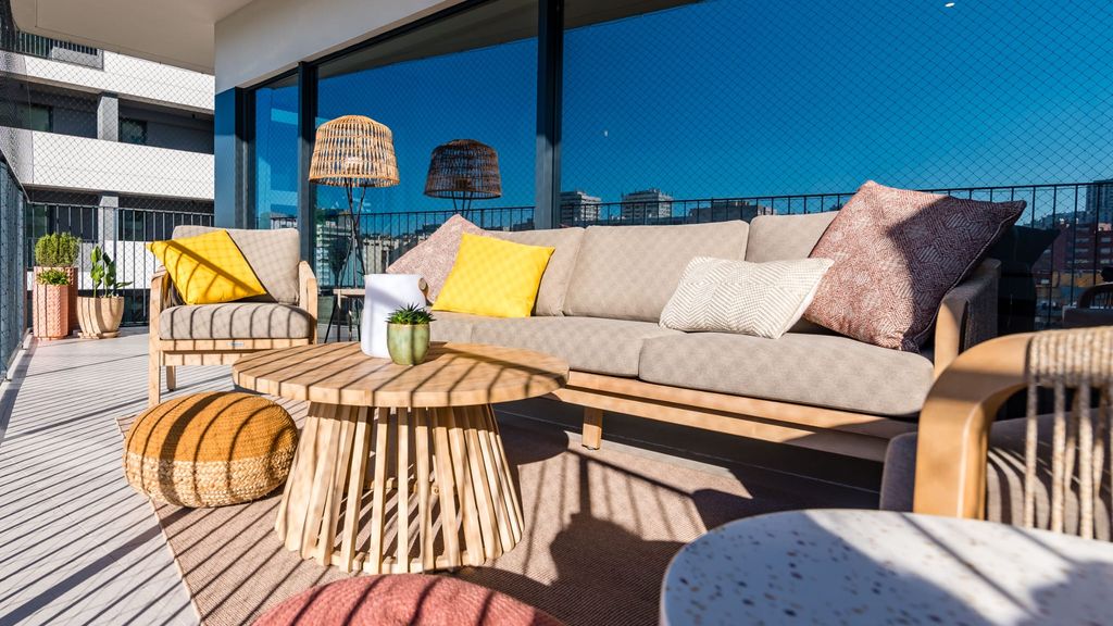 Miraflores Modern Apt w/ Balcony by LovelyStay