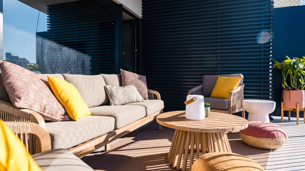 Miraflores Modern Apt w/ Balcony by LovelyStay