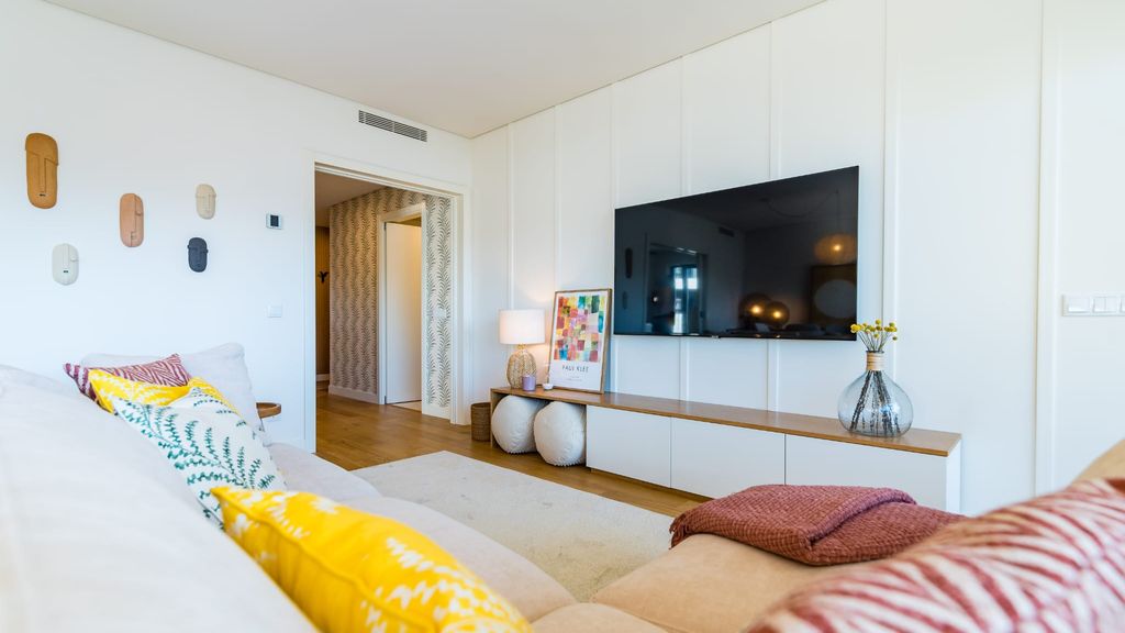 Miraflores Modern Apt w/ Balcony by LovelyStay