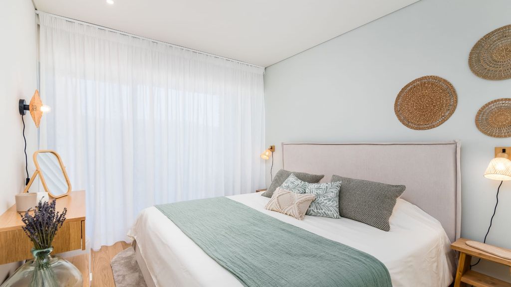 Miraflores Modern Apt w/ Balcony by LovelyStay