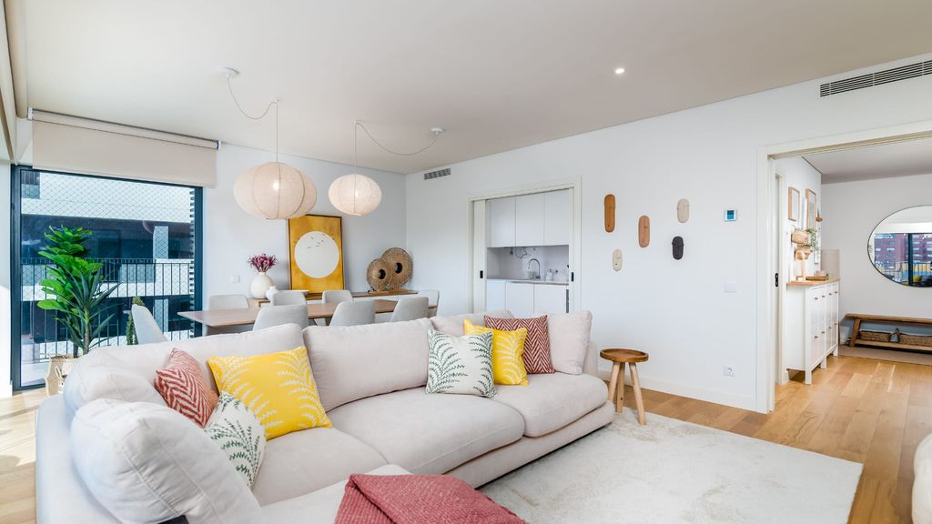 Miraflores Modern Apt w/ Balcony by LovelyStay
