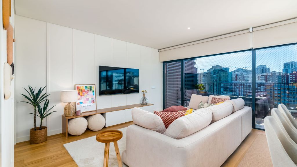 Miraflores Modern Apt w/ Balcony by LovelyStay