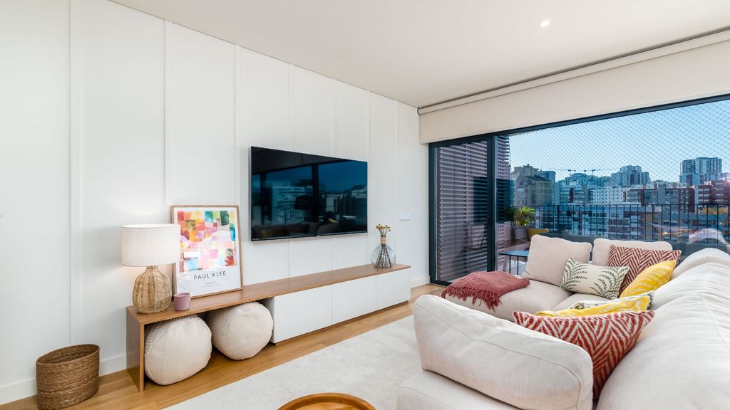 Miraflores Modern Apt w/ Balcony by LovelyStay