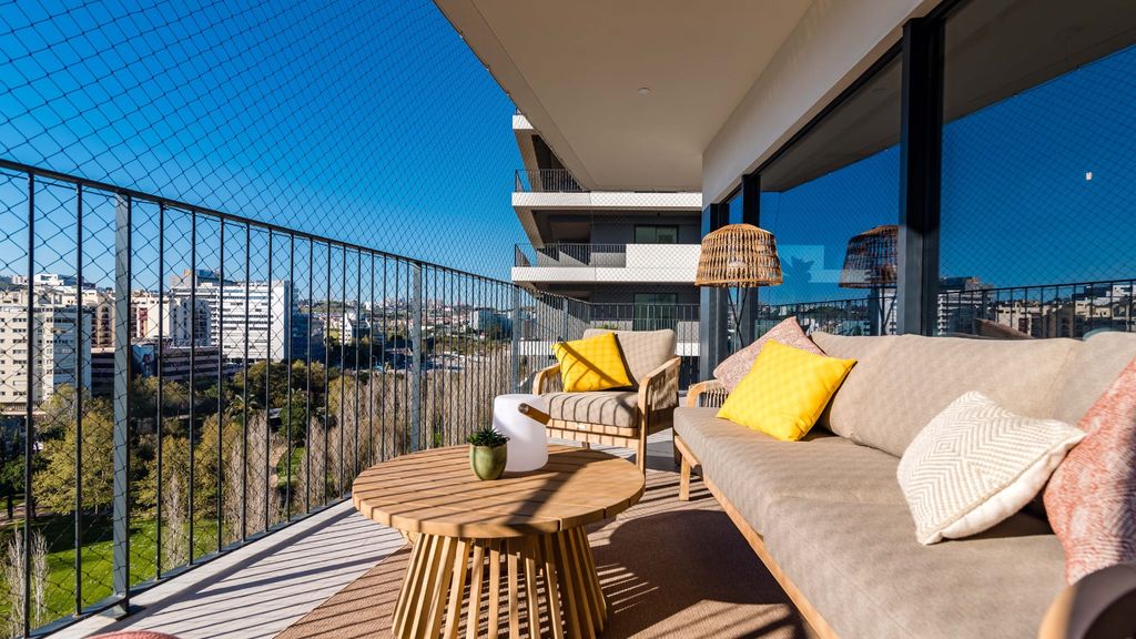 Miraflores Modern Apt w/ Balcony by LovelyStay