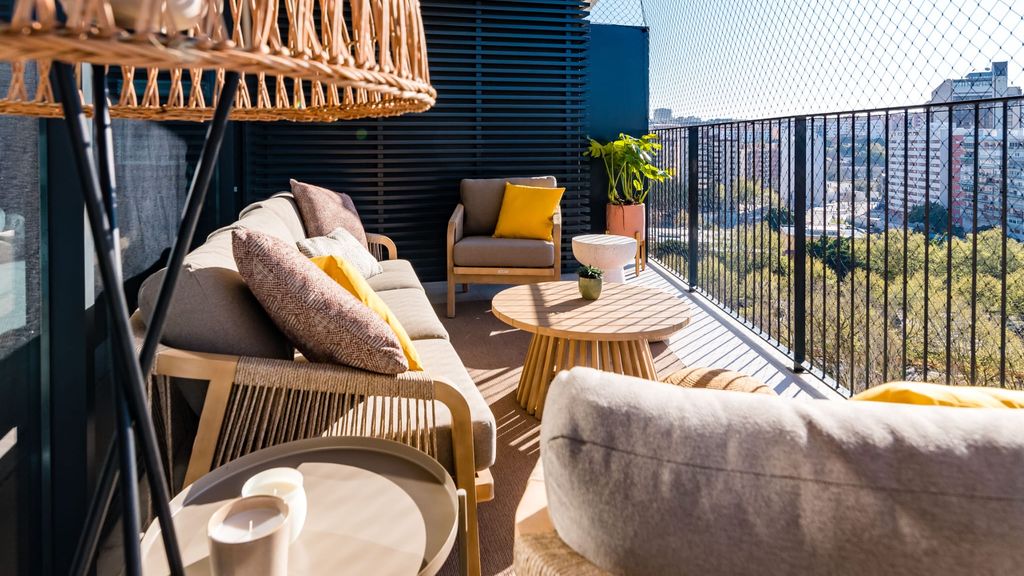 Miraflores Modern Apt w/ Balcony by LovelyStay