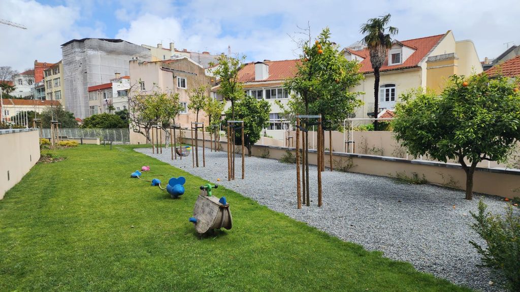 Jardim da Glória - Beatas 24, 0A by LovelyStay