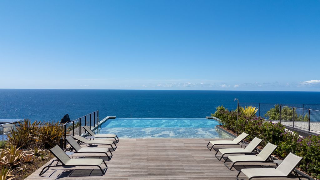 Cloud9 by LovelyStay | Heaven with Private Pool