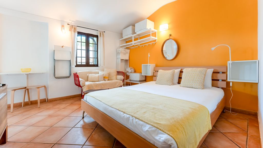 Charming Yellow Studio in Albufeira by Lovelystay