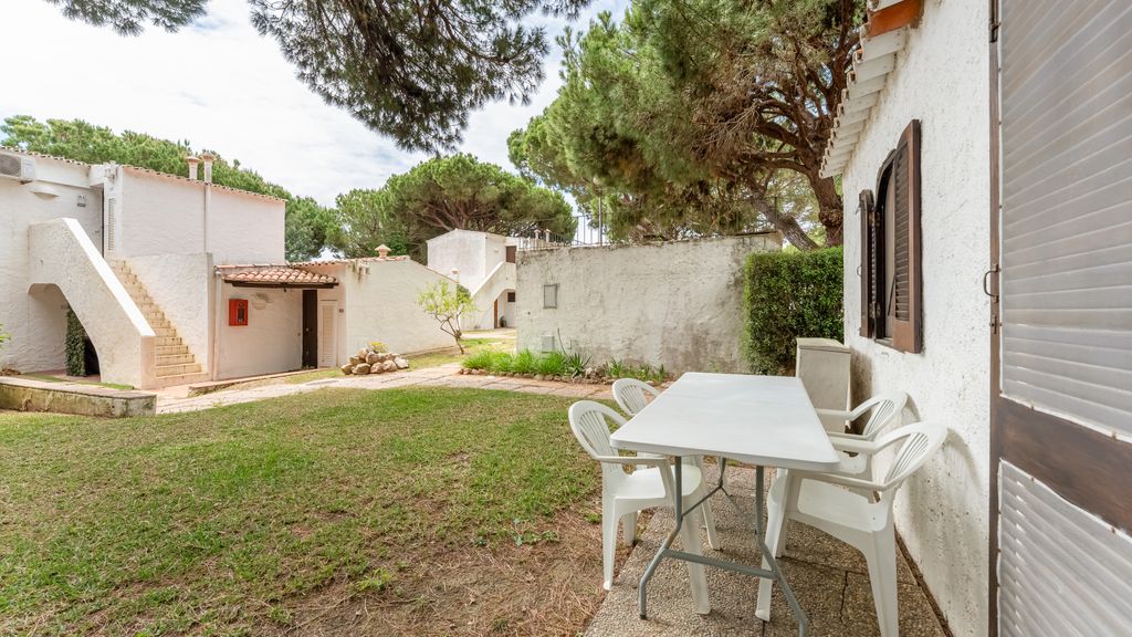 Charming Yellow Studio in Albufeira by Lovelystay