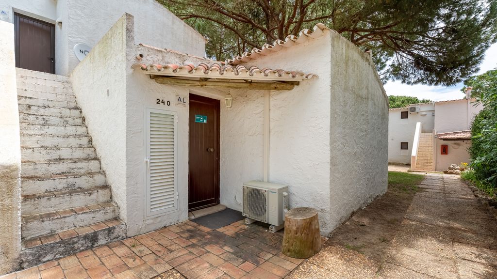 Charming Yellow Studio in Albufeira by Lovelystay