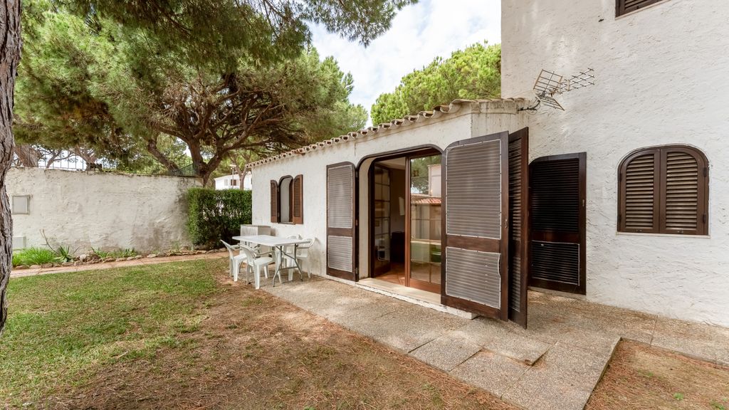 Charming Yellow Studio in Albufeira by Lovelystay