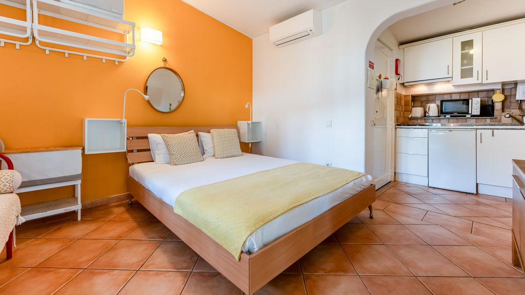 Charming Yellow Studio in Albufeira by Lovelystay