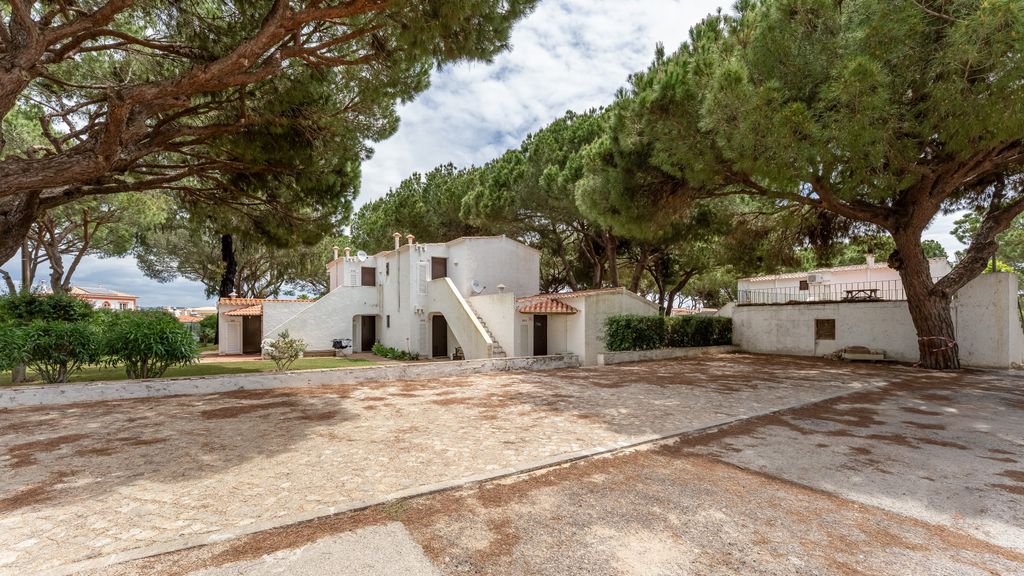 Charming Yellow Studio in Albufeira by Lovelystay