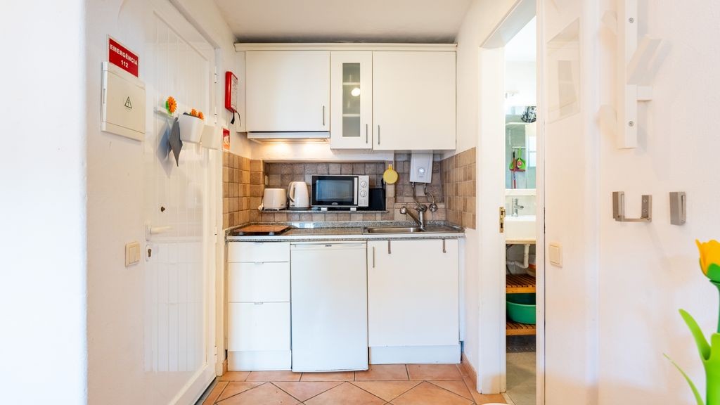 Charming Yellow Studio in Albufeira by Lovelystay