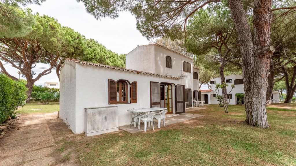 Charming Yellow Studio in Albufeira by Lovelystay