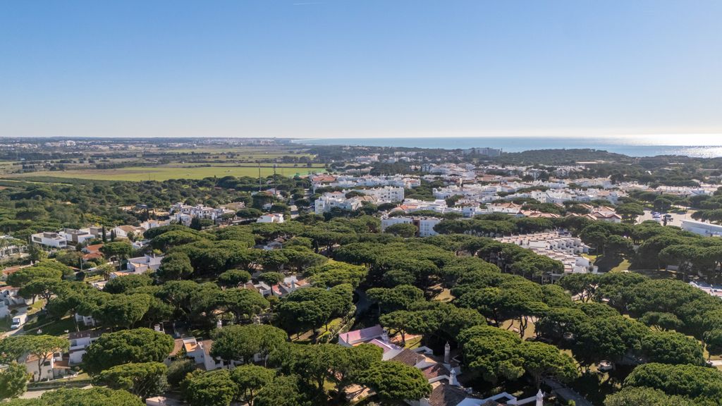 Charming Yellow Studio in Albufeira by Lovelystay