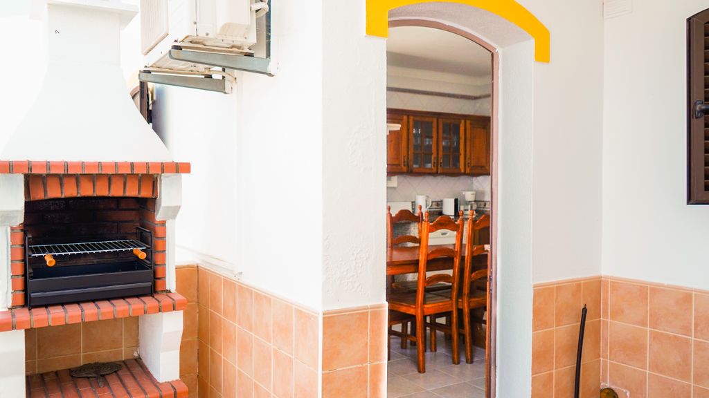 Altura House - Oasis w/ Terrace by LovelyStay
