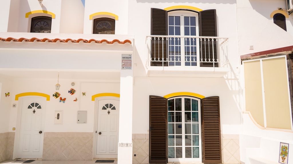 Altura House - Oasis w/ Terrace by LovelyStay