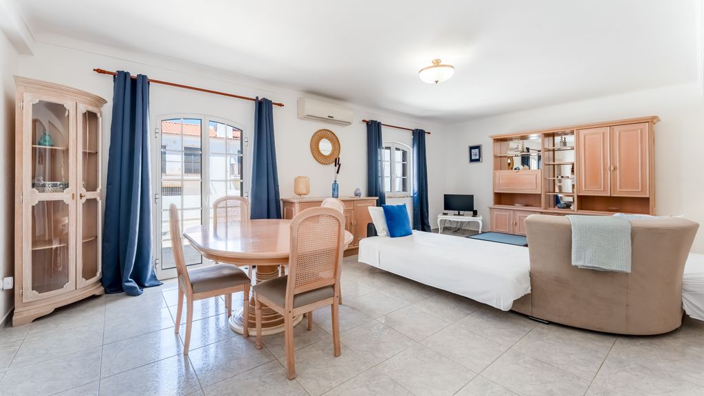 Altura House - Hideaway w/ Patio by LovelyStay