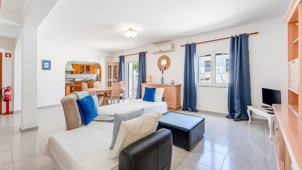 Altura House - Hideaway w/ Patio by LovelyStay