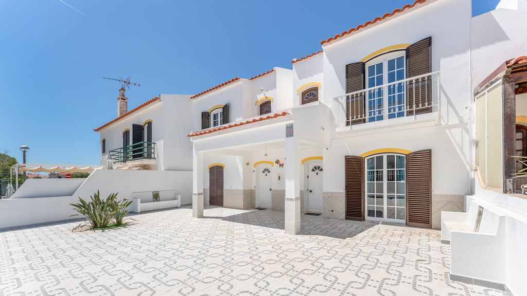 Altura House - Hideaway w/ Patio by LovelyStay