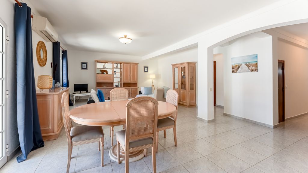 Altura House - Hideaway w/ Patio by LovelyStay