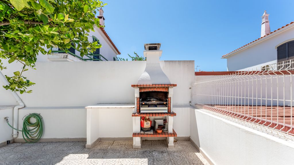 Altura House - Hideaway w/ Patio by LovelyStay