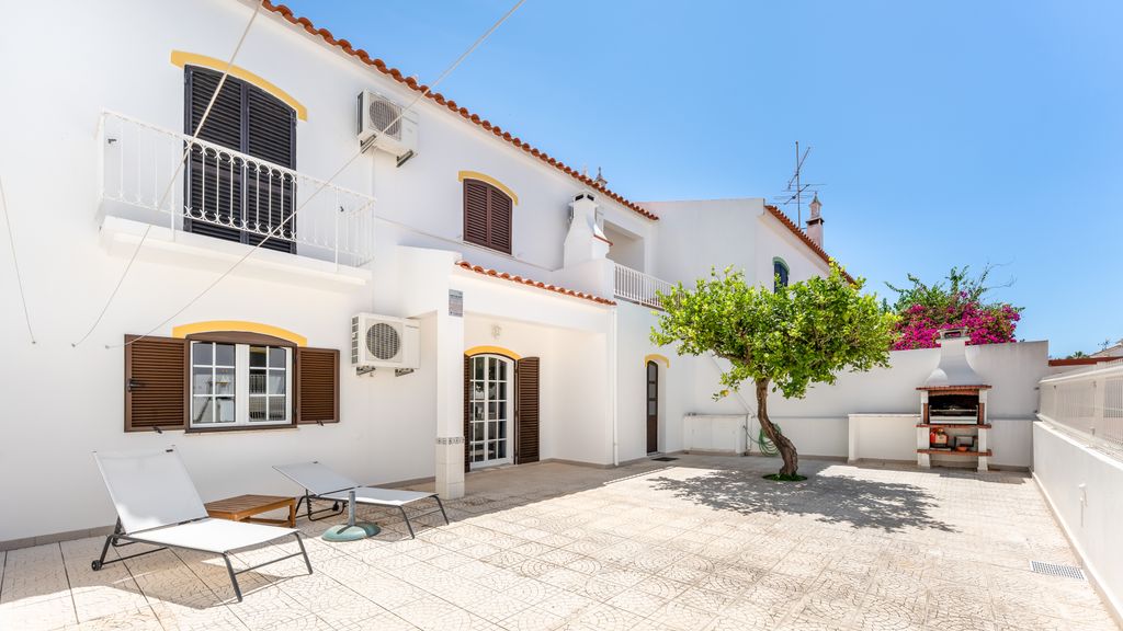 Altura House - Hideaway w/ Patio by LovelyStay