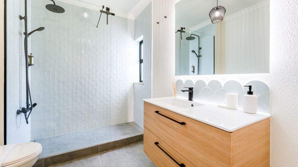 Modern Studio w/Balcony in Salgados by Lovelystay