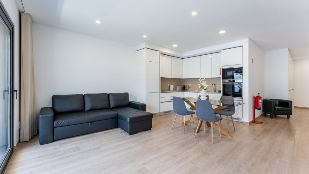 Elegant 2BDR Apartment in Quarteira by Lovelystay
