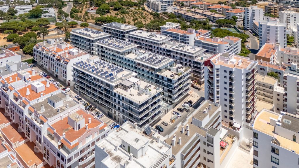Elegant 2BDR Apartment in Quarteira by Lovelystay