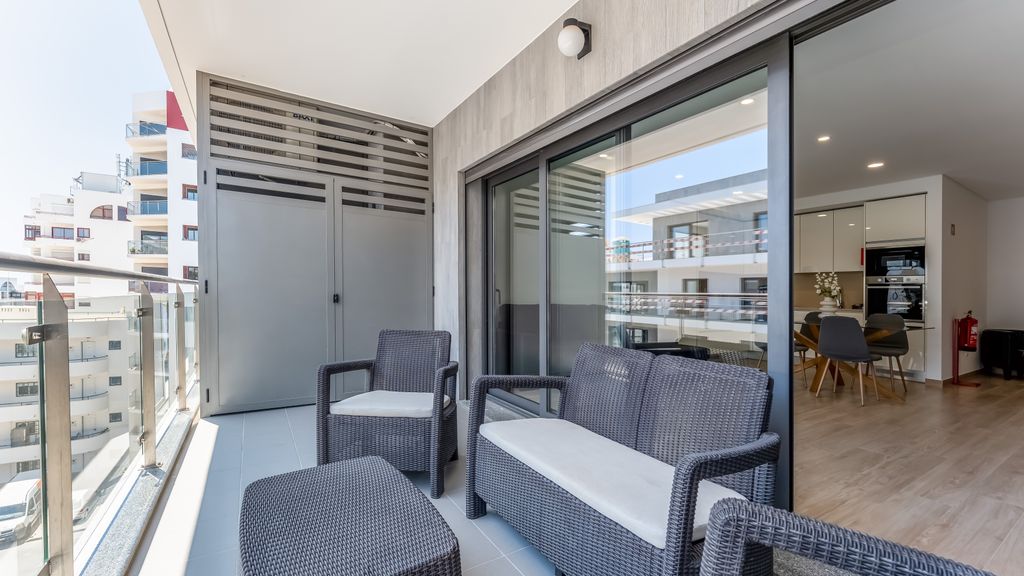 Elegant 2BDR Apartment in Quarteira by Lovelystay