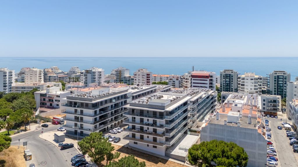 Elegant 2BDR Apartment in Quarteira by Lovelystay