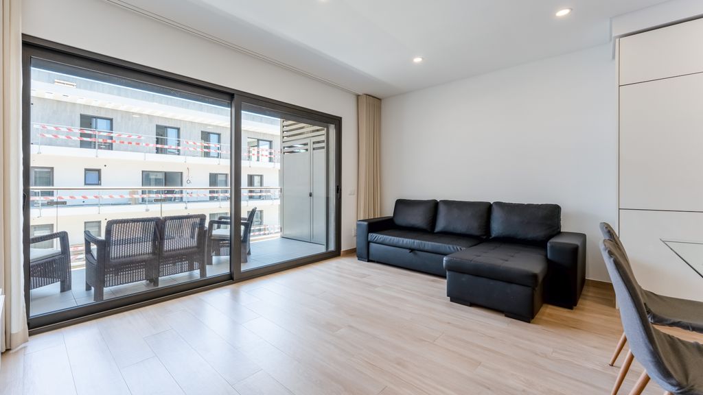 Elegant 2BDR Apartment in Quarteira by Lovelystay